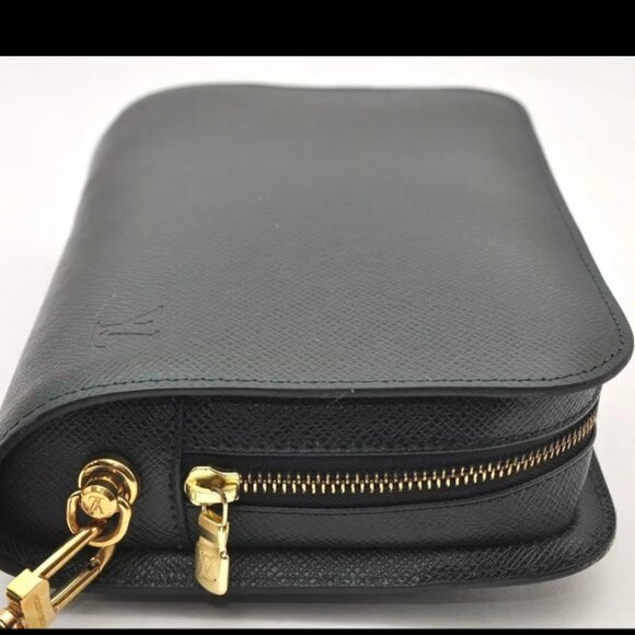 Louis Vuitton Handbags - AUTHENTIC LOUIS VUITTON TAIGA BAIKAL GREEN LEATHER CLUTCH BAG